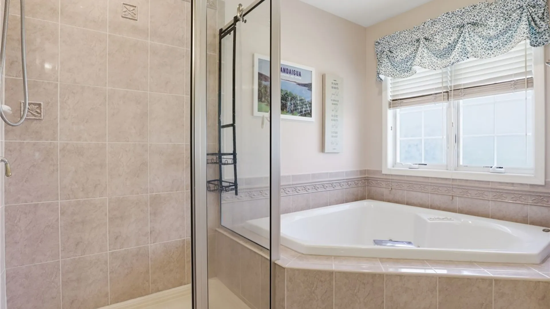 Property at 6988 Hackney Circle, Victor, NY 14564 34