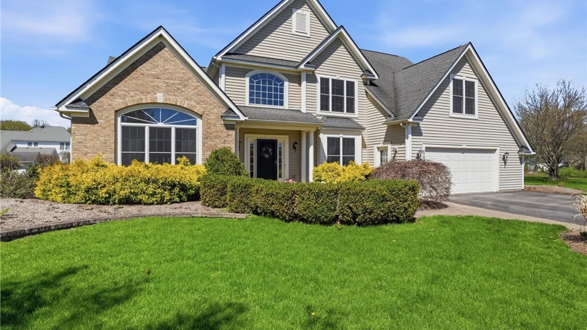 Property at 6988 Hackney Circle, Victor, NY 14564 4