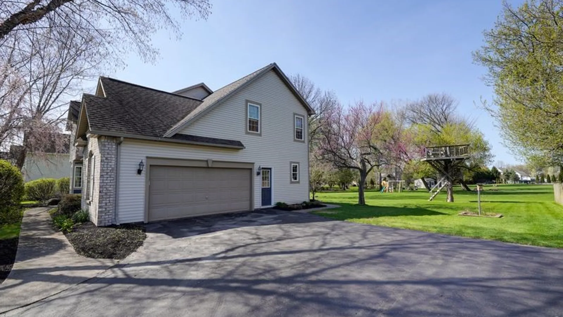 Property at 4 Splendor Wood Drive, Penfield, NY 14526 4