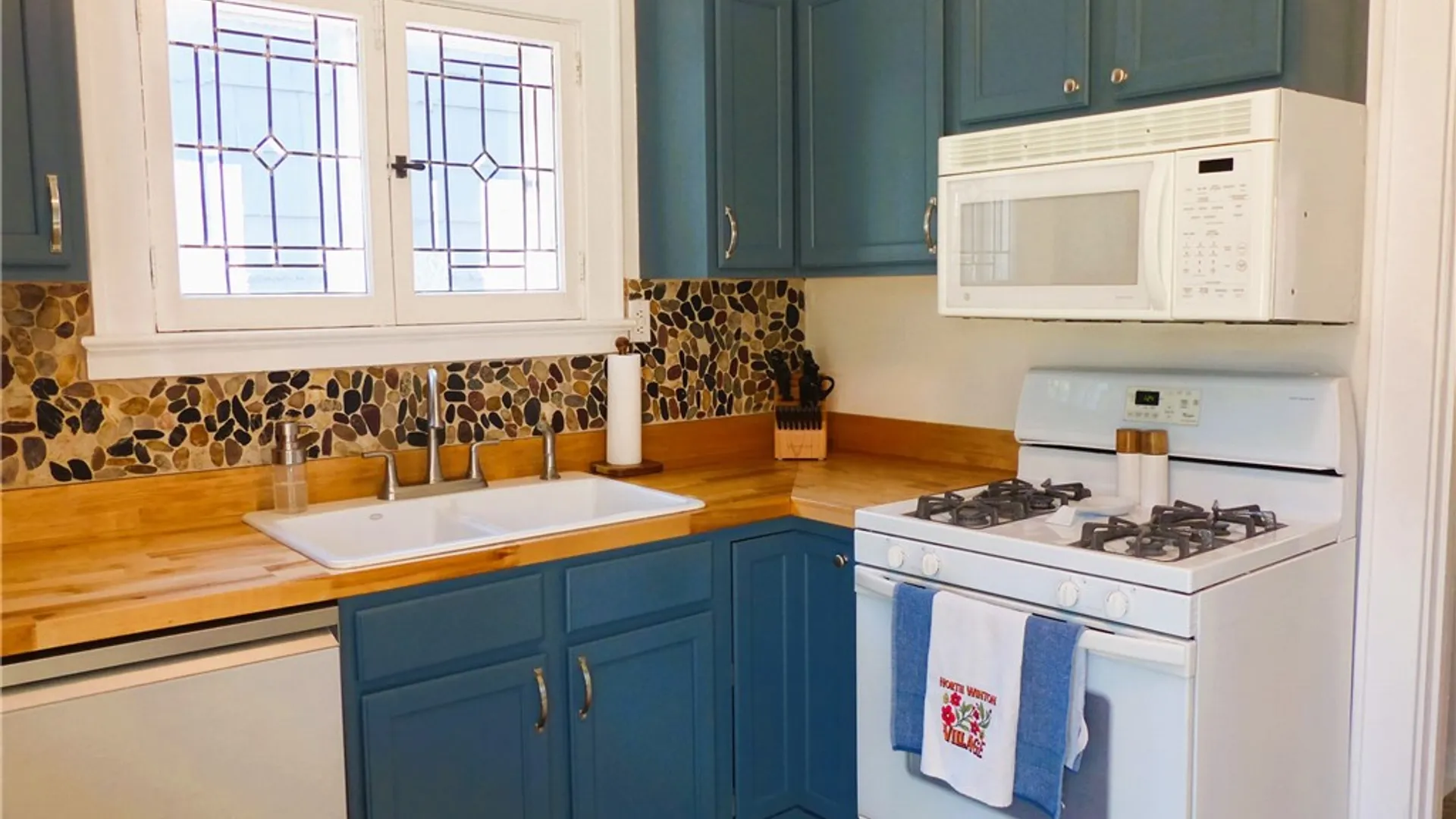 Property at 21 Elmcroft Road, Rochester, NY 14609 10