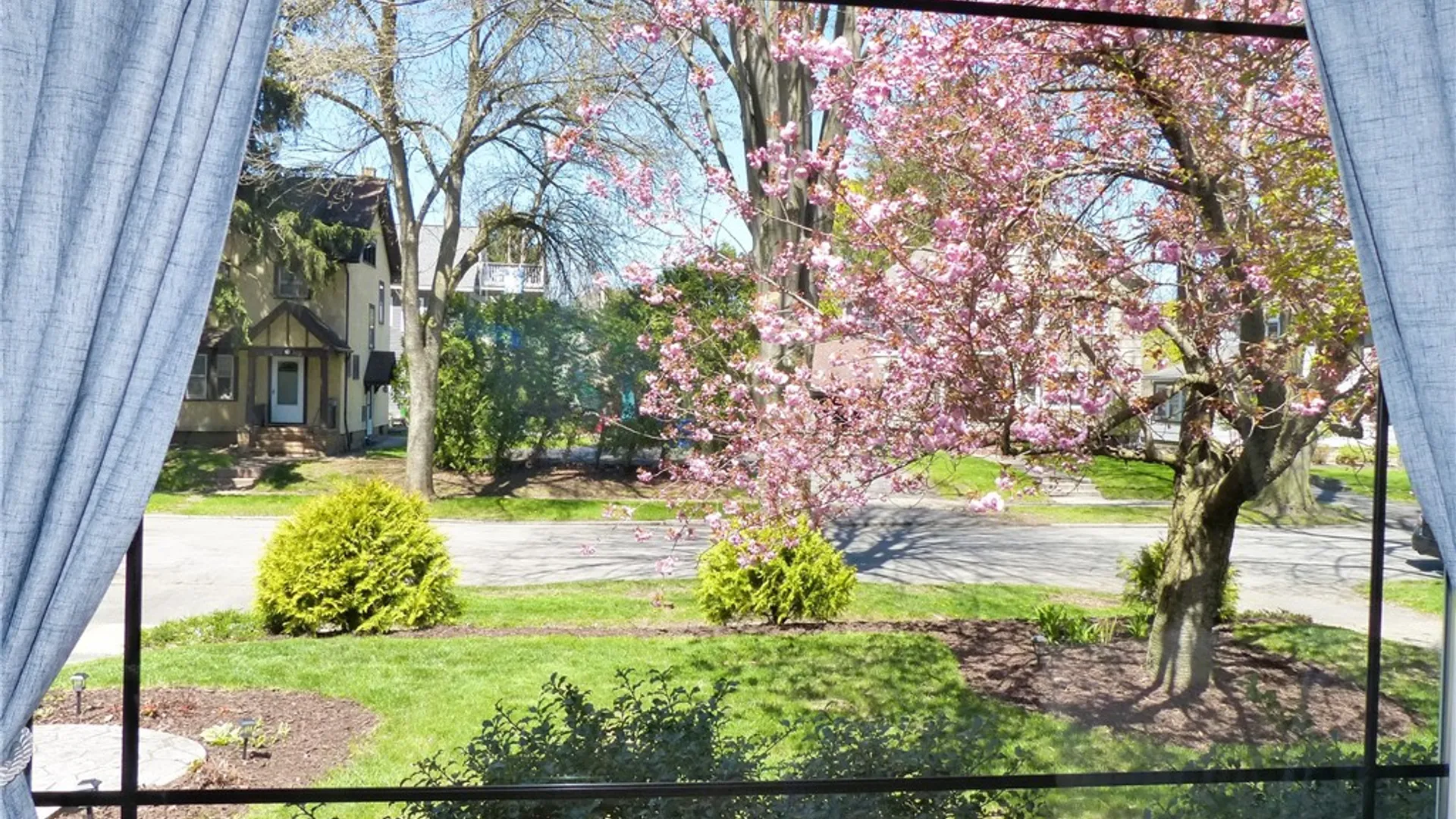 Property at 21 Elmcroft Road, Rochester, NY 14609 5