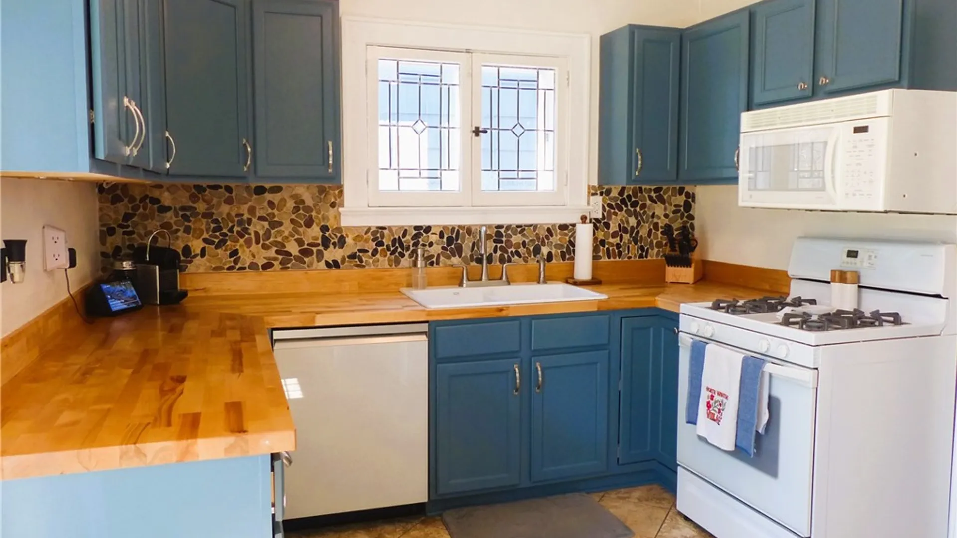 Property at 21 Elmcroft Road, Rochester, NY 14609 8