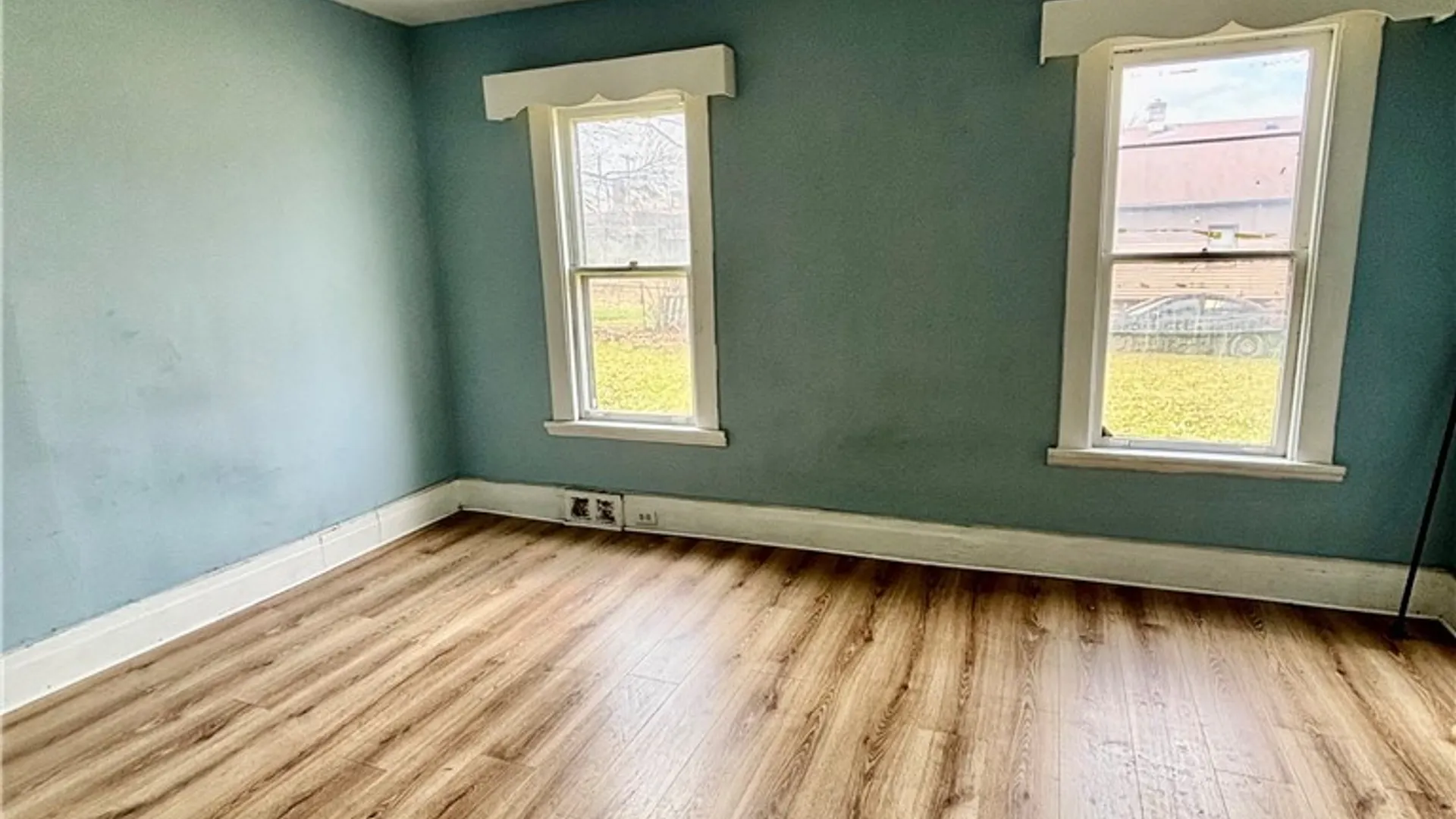 Property at 1121 Linwood Avenue, Niagara Falls, NY 14305 8