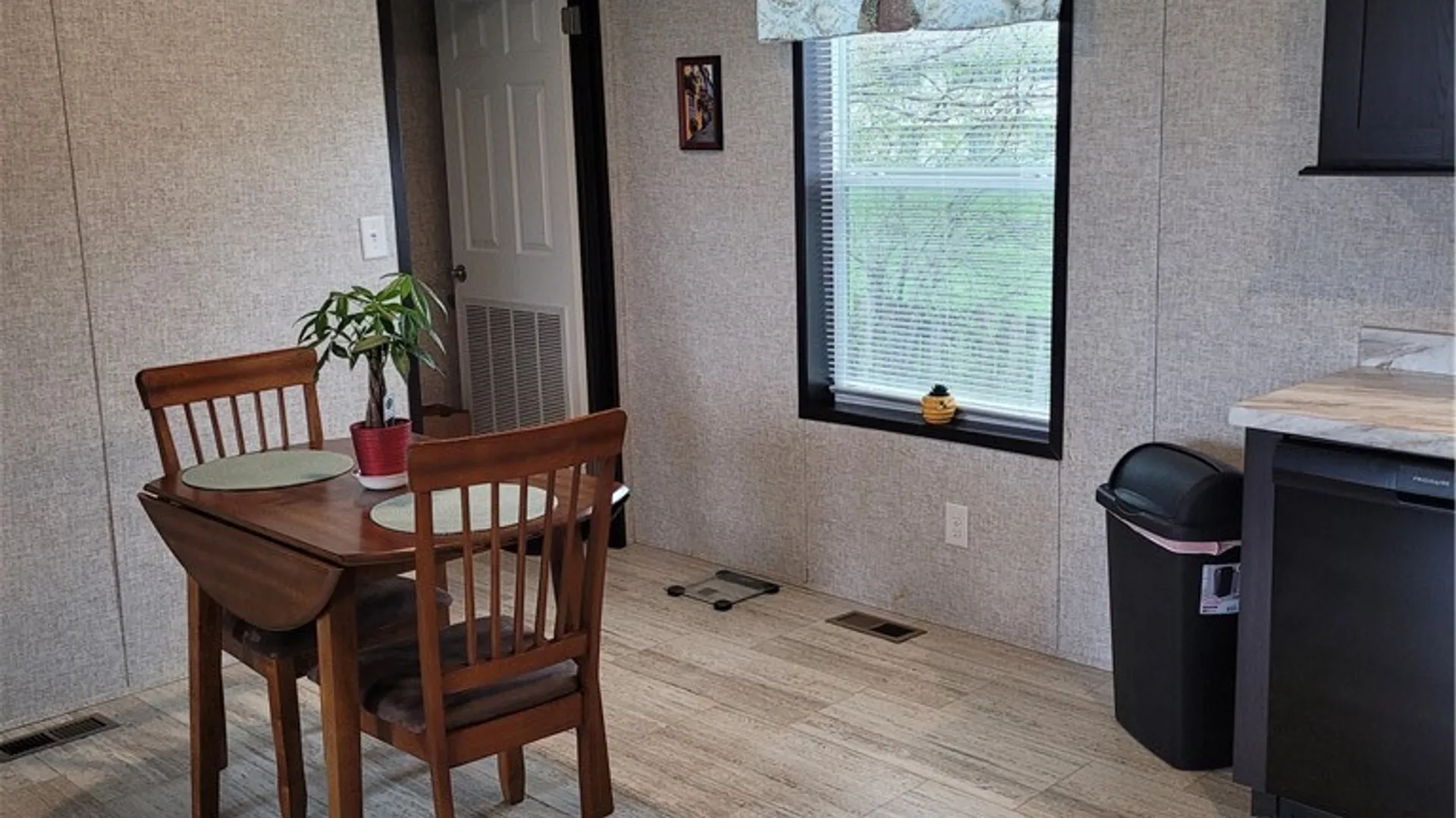 Property at 4029 Seneca Parkway, Niagara, NY 14304 6