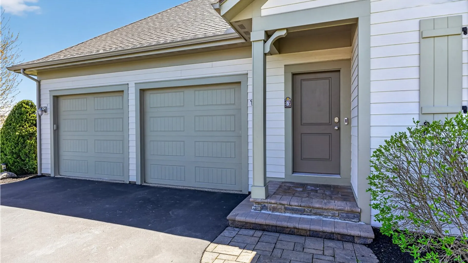 Property at 7 Hawkstone Way, Pittsford, NY 14534 32