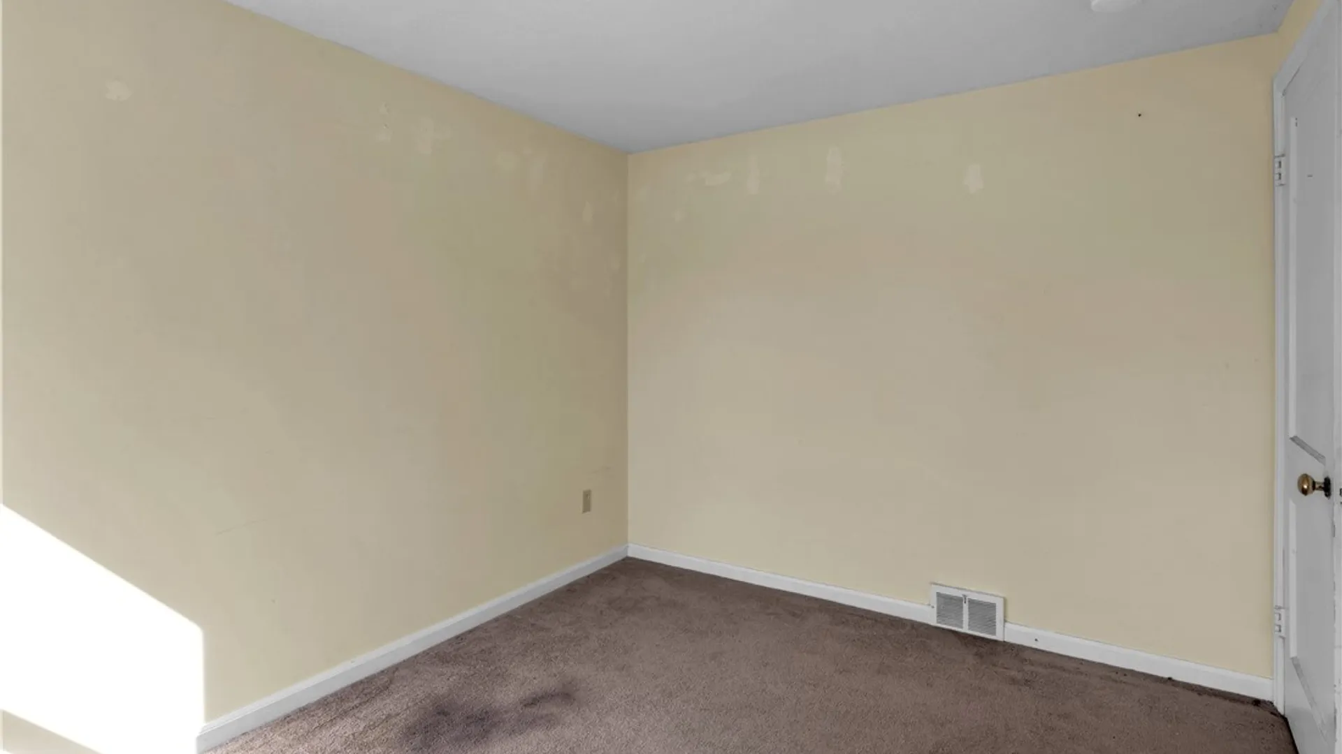 Property at 1550 Eggert Road, Amherst, NY 14226 22