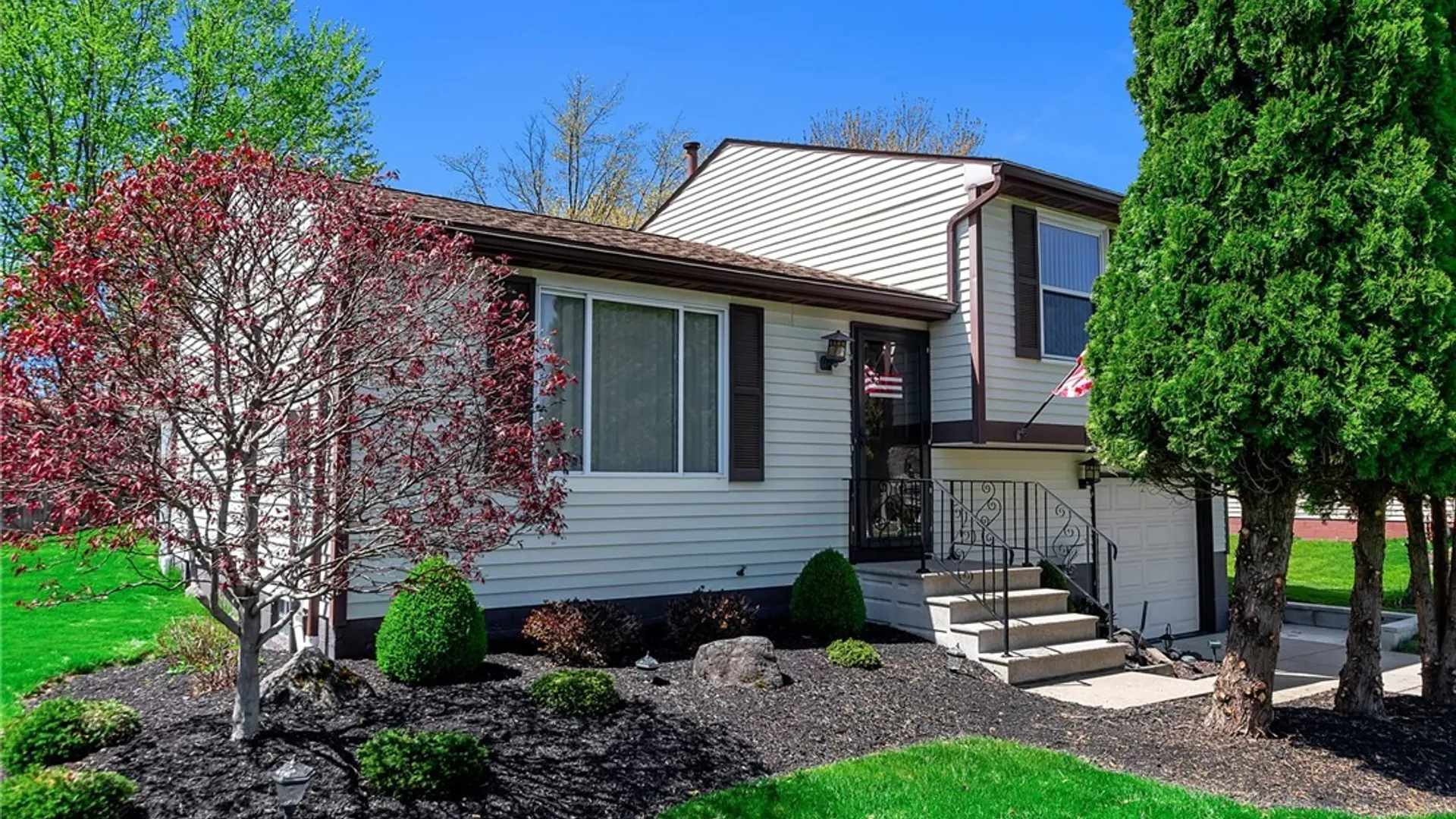 Property at 4246 Mistymeadow Lane, Hamburg, NY 14075 3