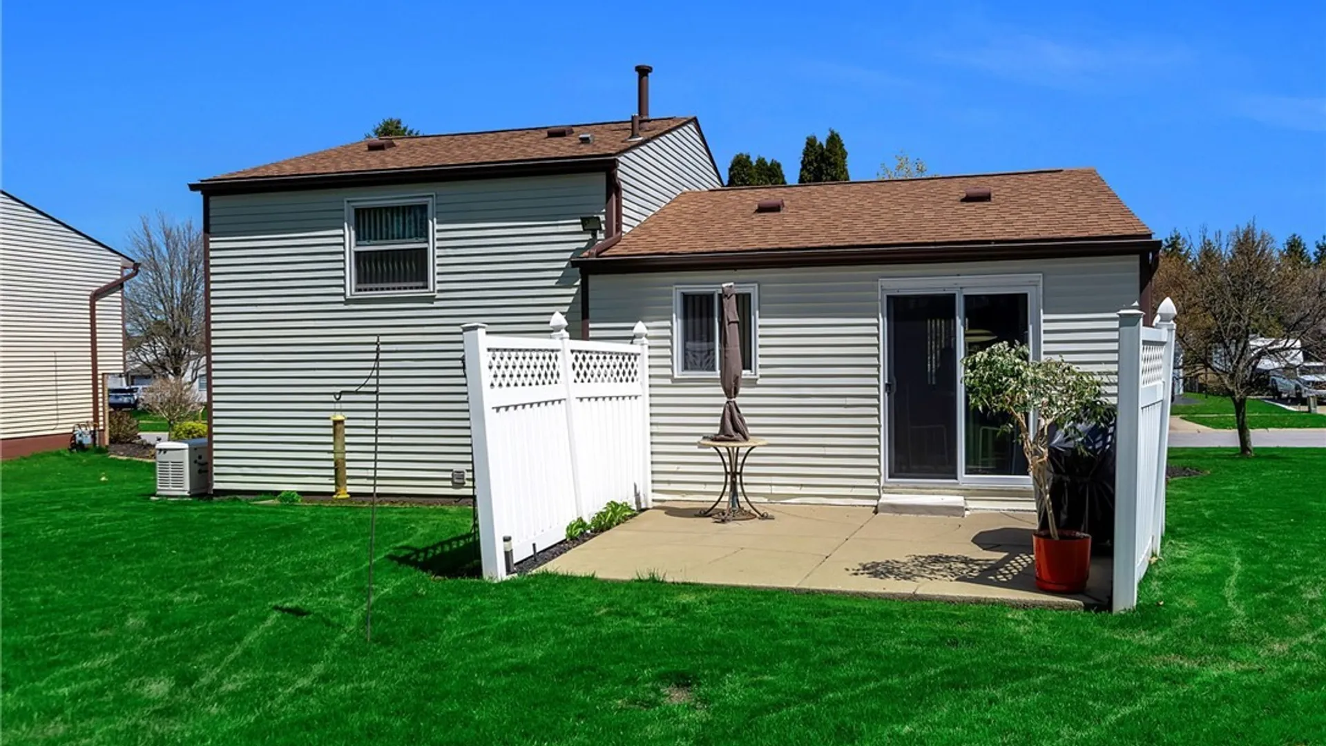 Property at 4246 Mistymeadow Lane, Hamburg, NY 14075 4