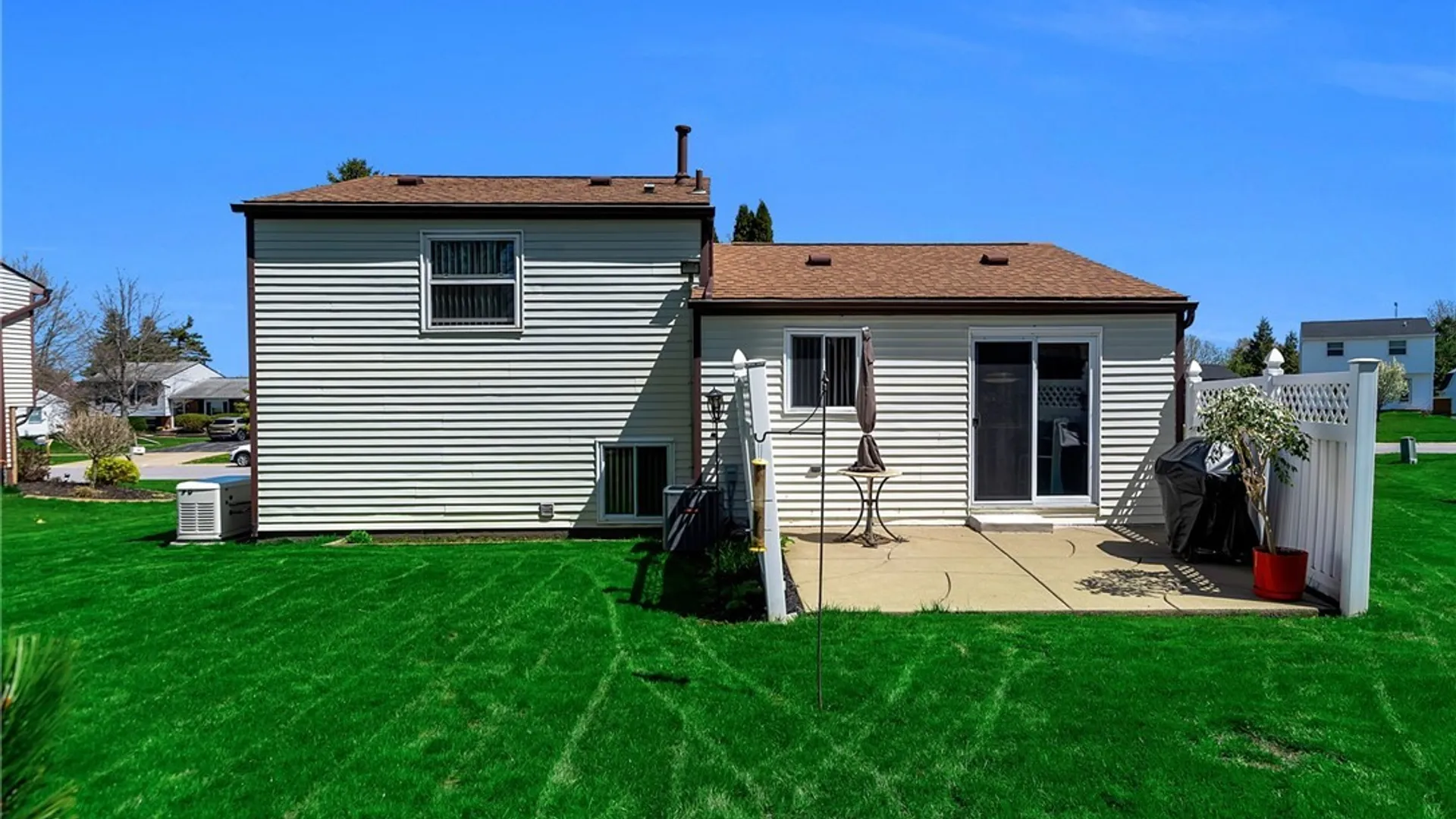 Property at 4246 Mistymeadow Lane, Hamburg, NY 14075 5