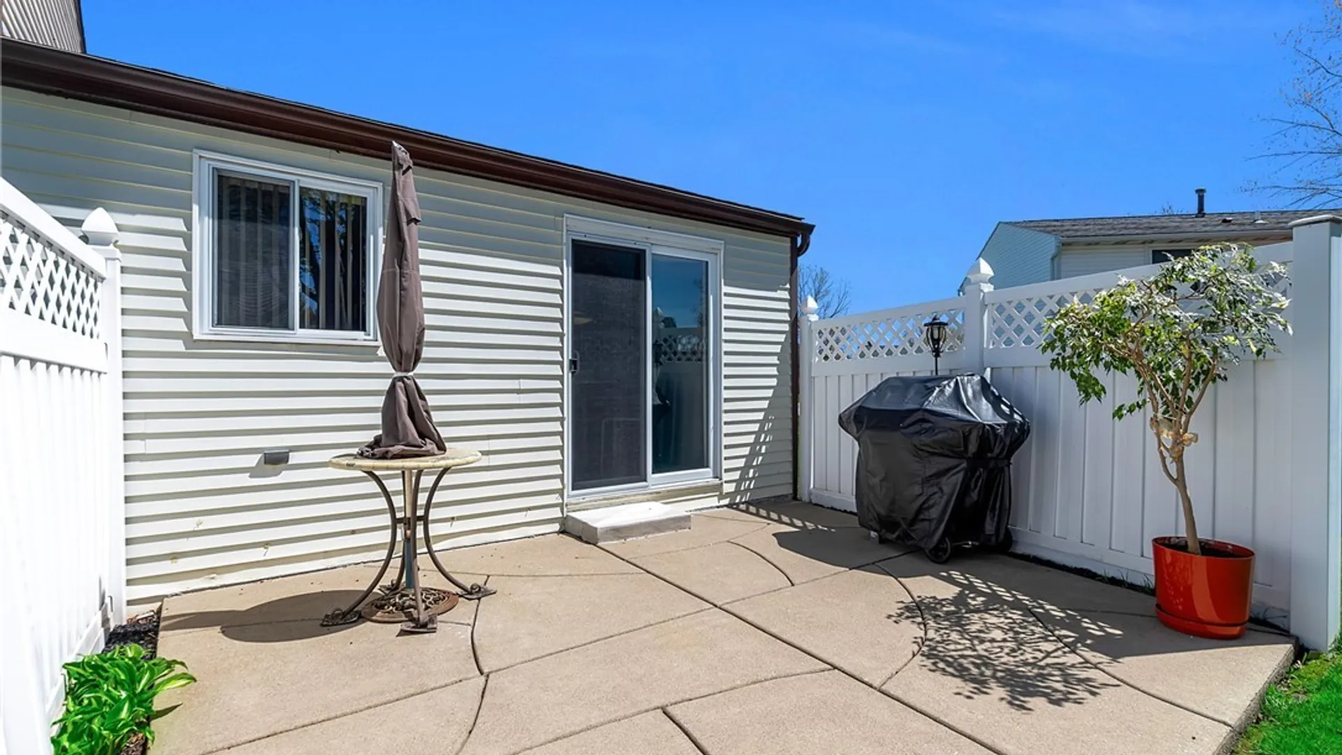 Property at 4246 Mistymeadow Lane, Hamburg, NY 14075 8