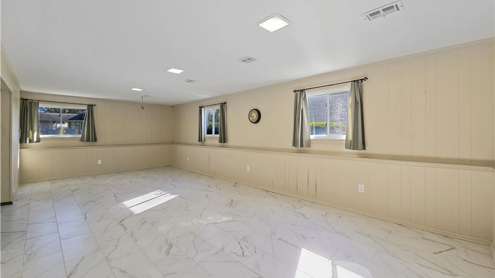 Property at 61 Debby Lane, Gates, NY 14606 19