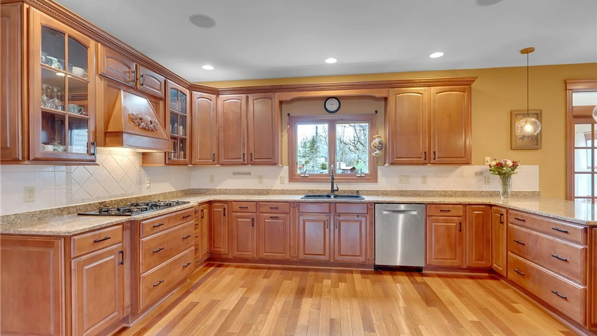Property at 40 Regents Park, Amherst, NY 14051 11