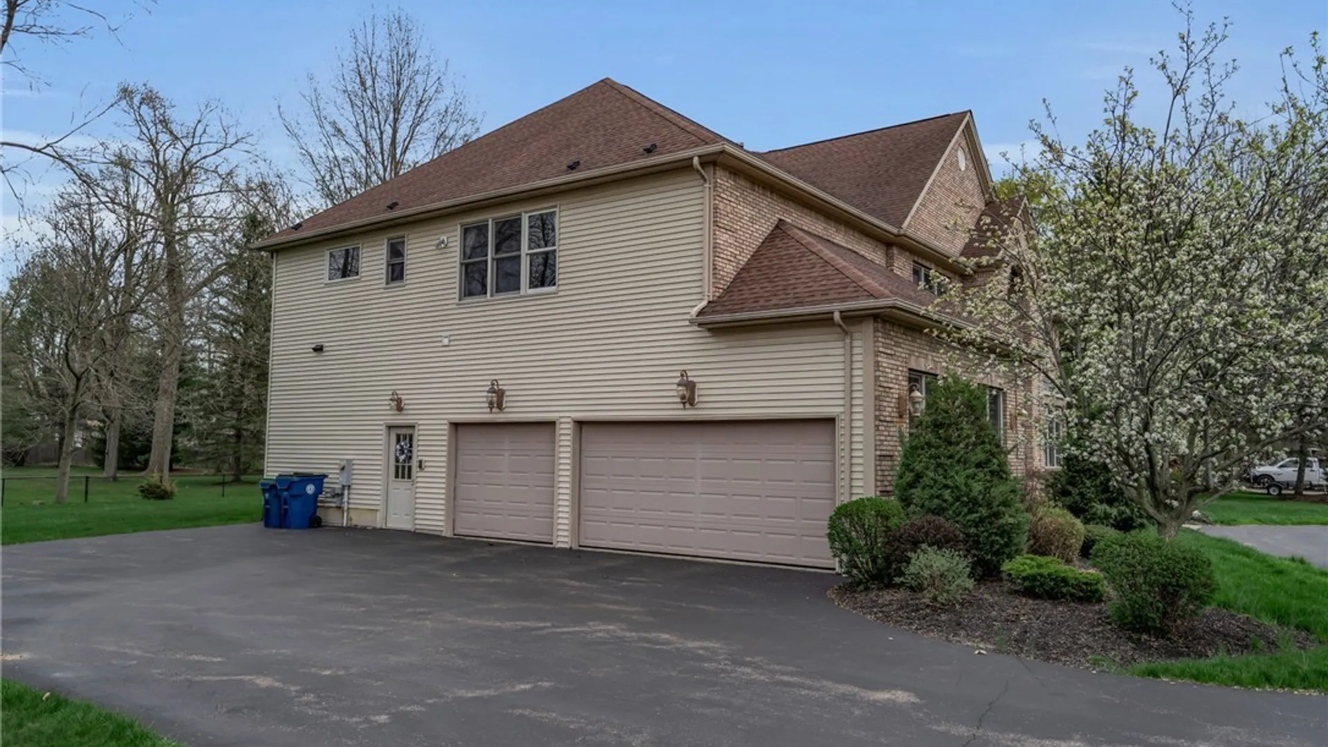 Property at 40 Regents Park, Amherst, NY 14051 32