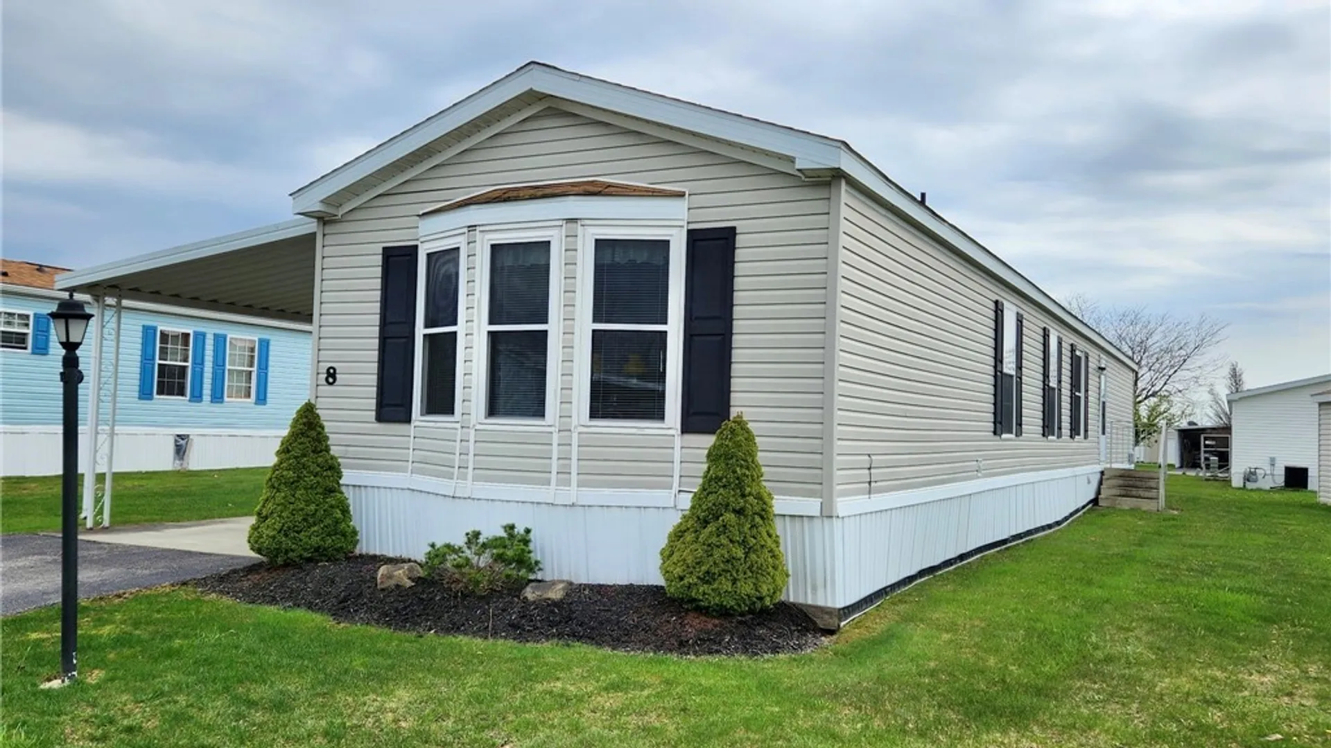 Property at 8 Lavender Lane, Cheektowaga, NY 14225 2