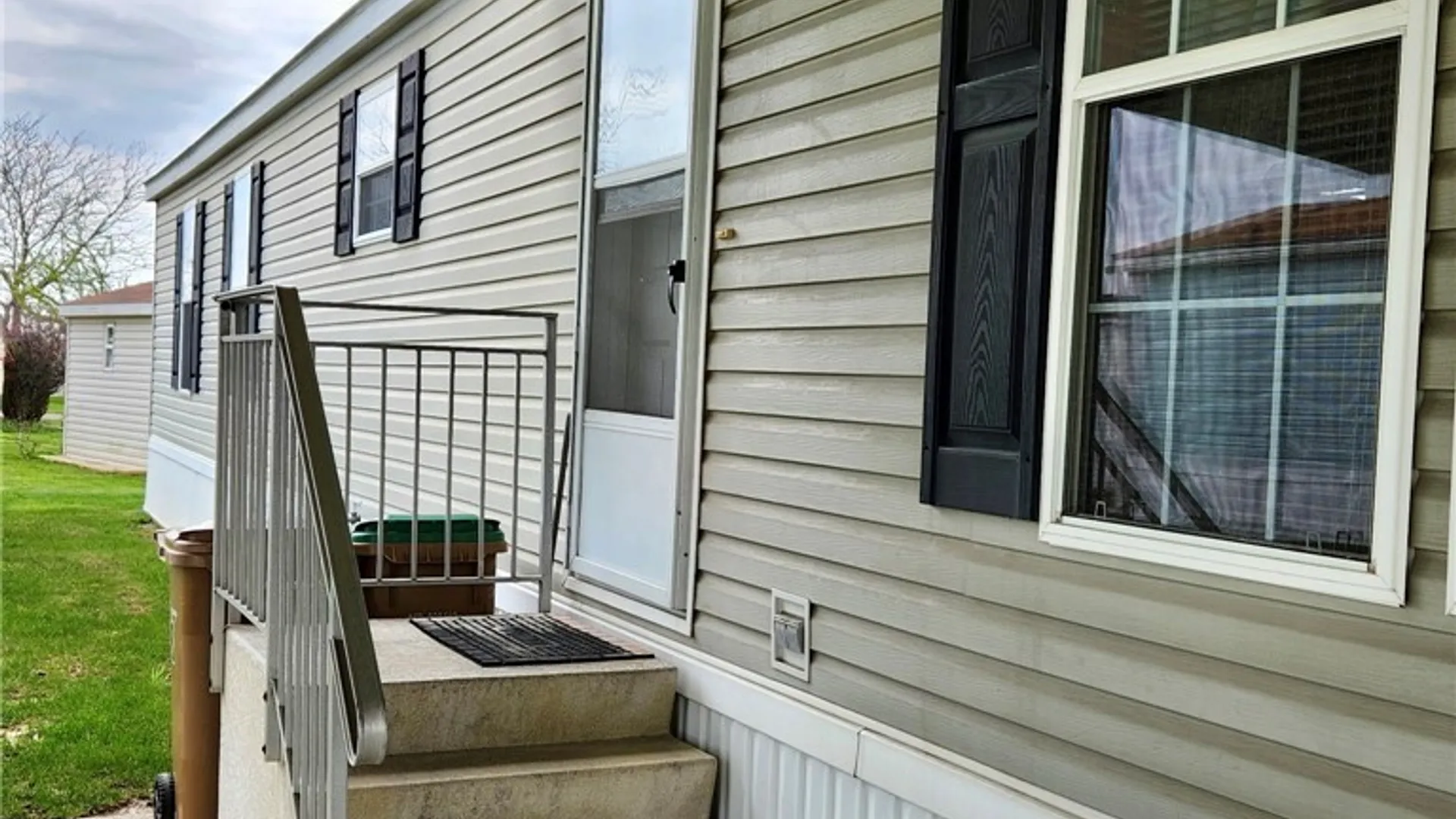 Property at 8 Lavender Lane, Cheektowaga, NY 14225 3