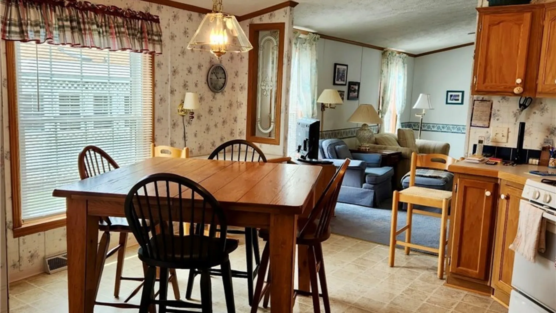 Property at 8 Lavender Lane, Cheektowaga, NY 14225 7