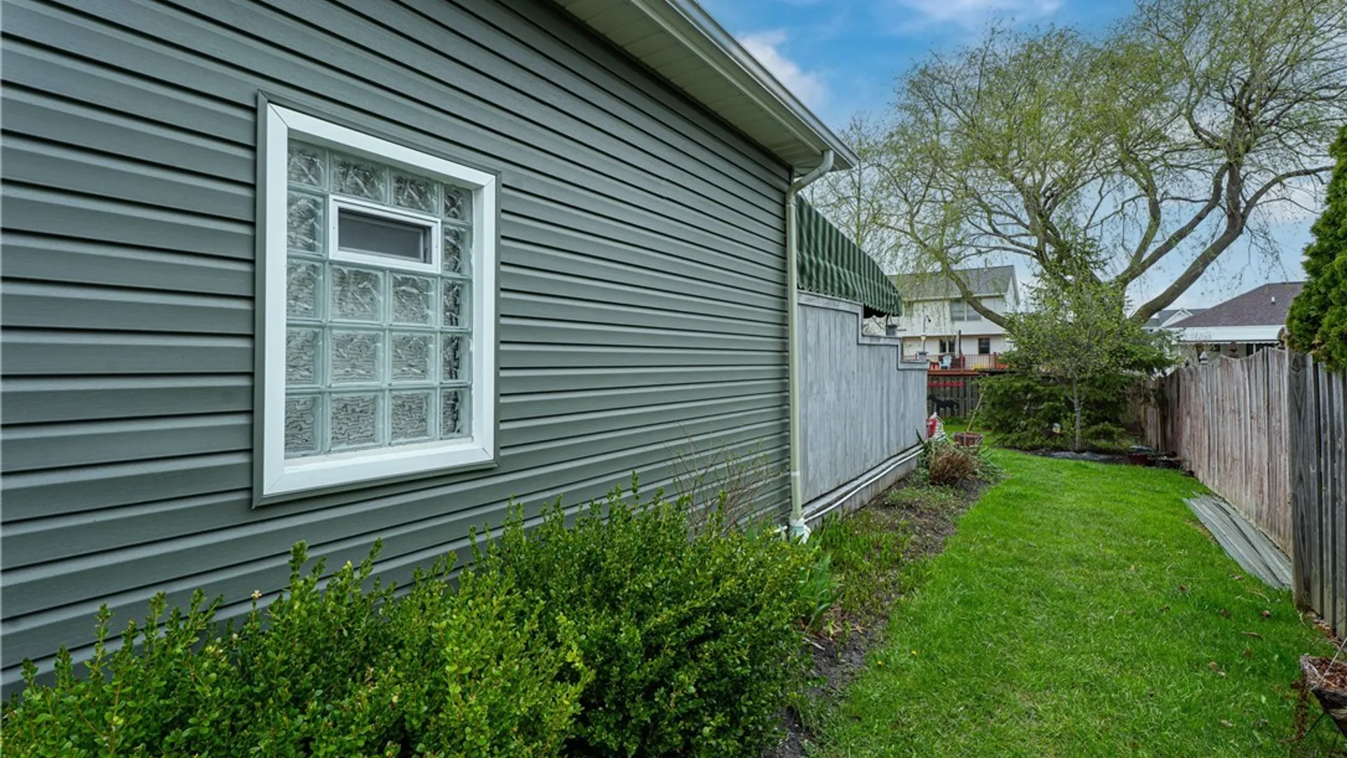 Property at 51 Country Place, Lancaster, NY 14086 37