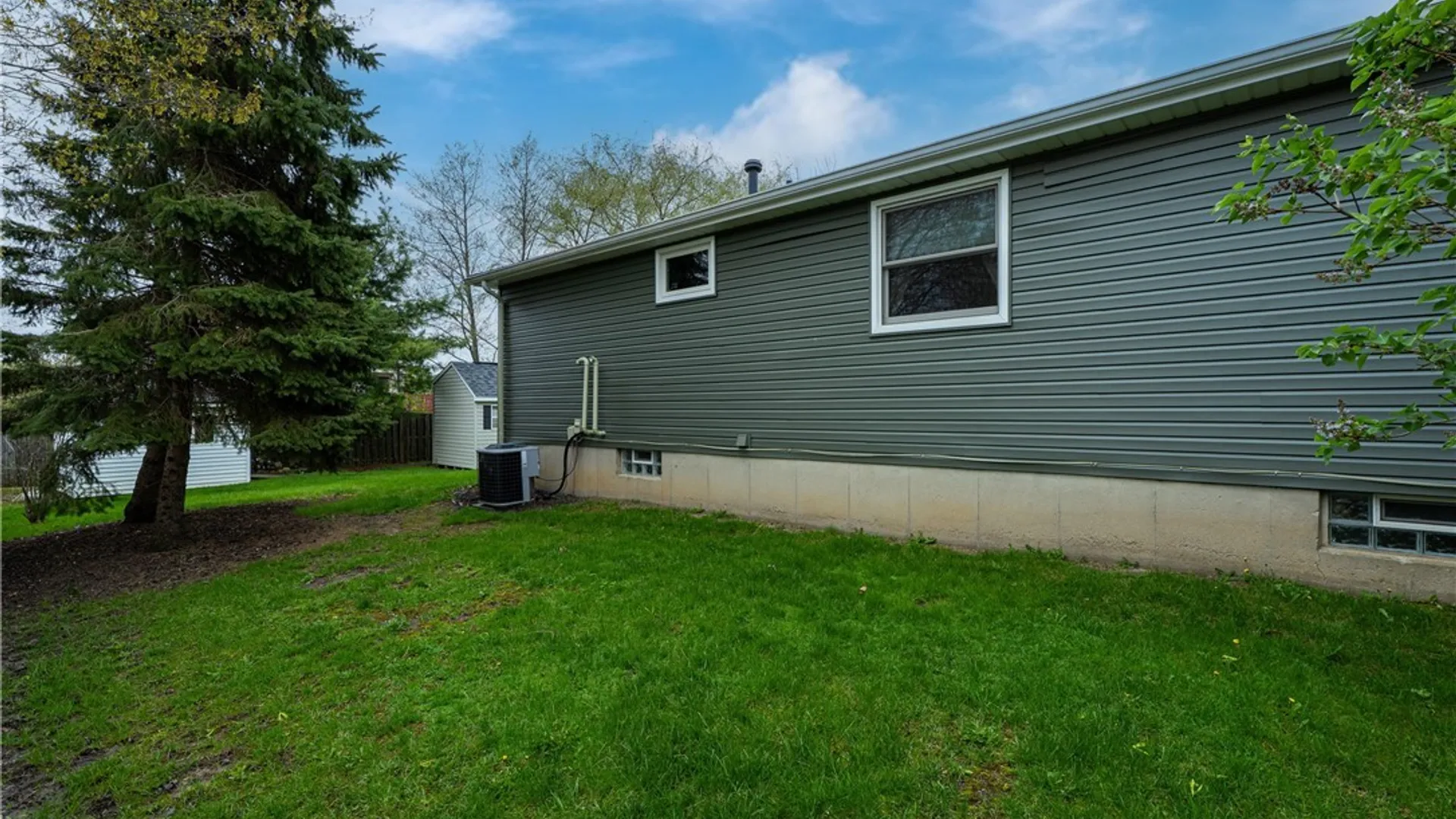 Property at 51 Country Place, Lancaster, NY 14086 42
