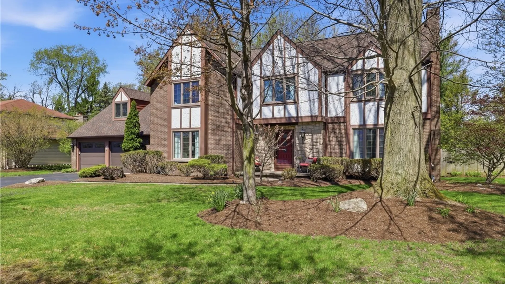 Property at 37 Crown Point Lane, Amherst, NY 14221 2