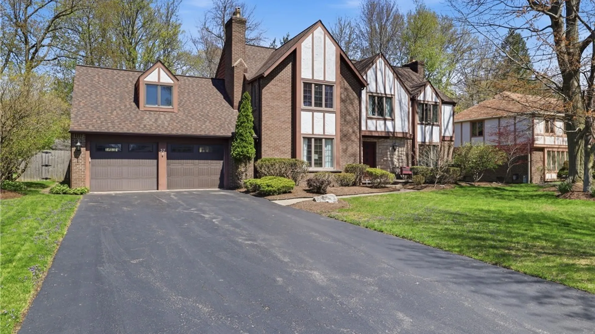 Property at 37 Crown Point Lane, Amherst, NY 14221 3