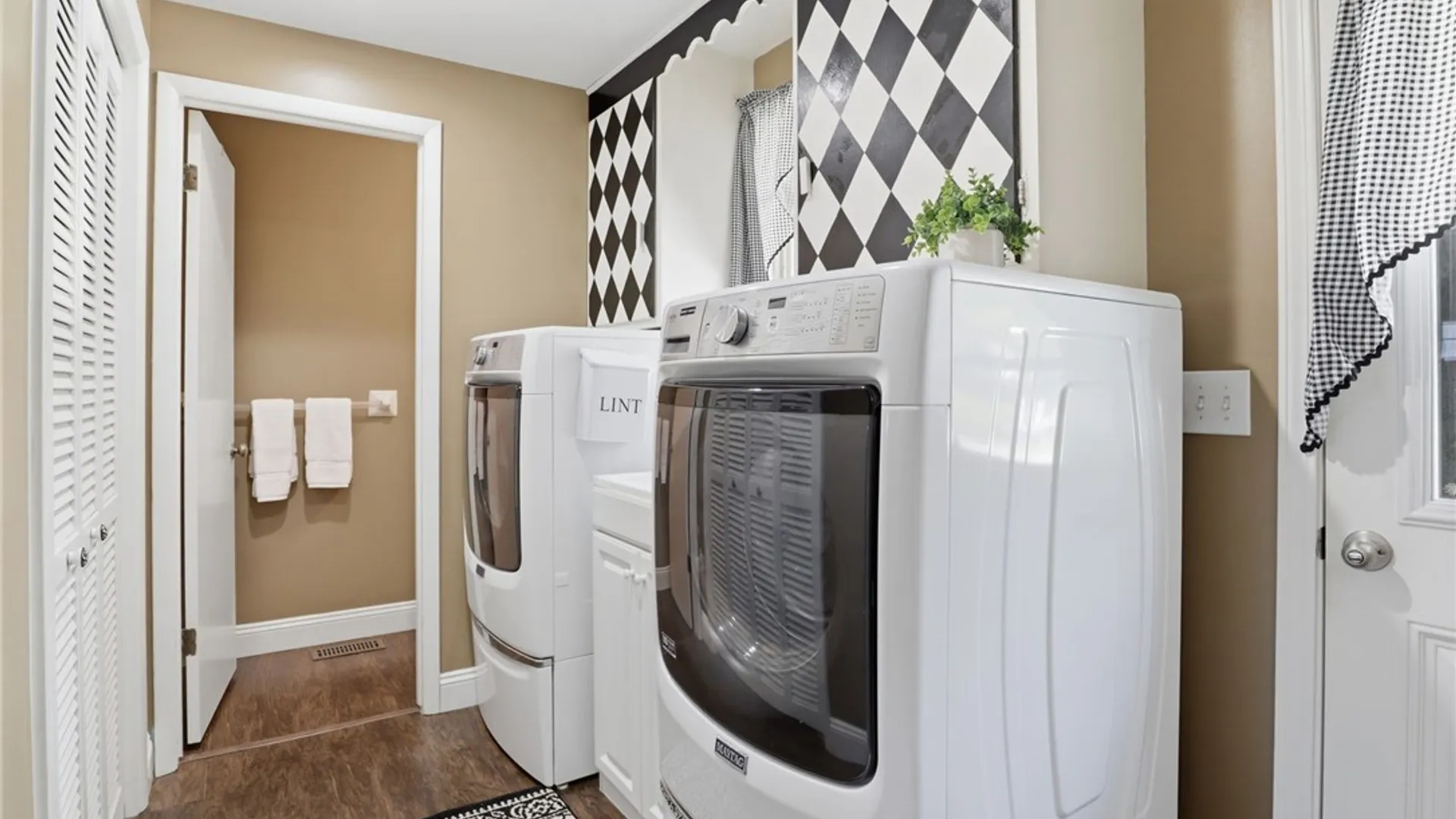 Property at 37 Crown Point Lane, Amherst, NY 14221 36