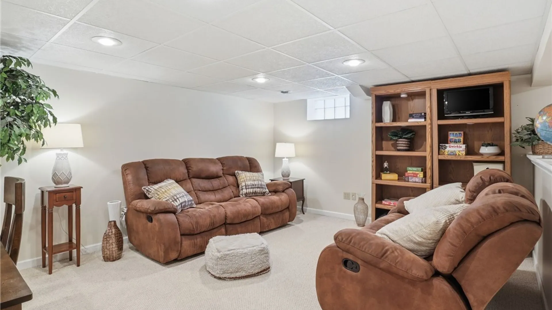 Property at 37 Crown Point Lane, Amherst, NY 14221 40