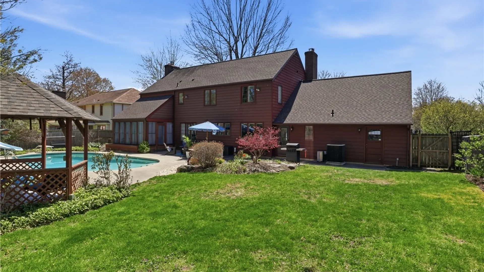 Property at 37 Crown Point Lane, Amherst, NY 14221 46