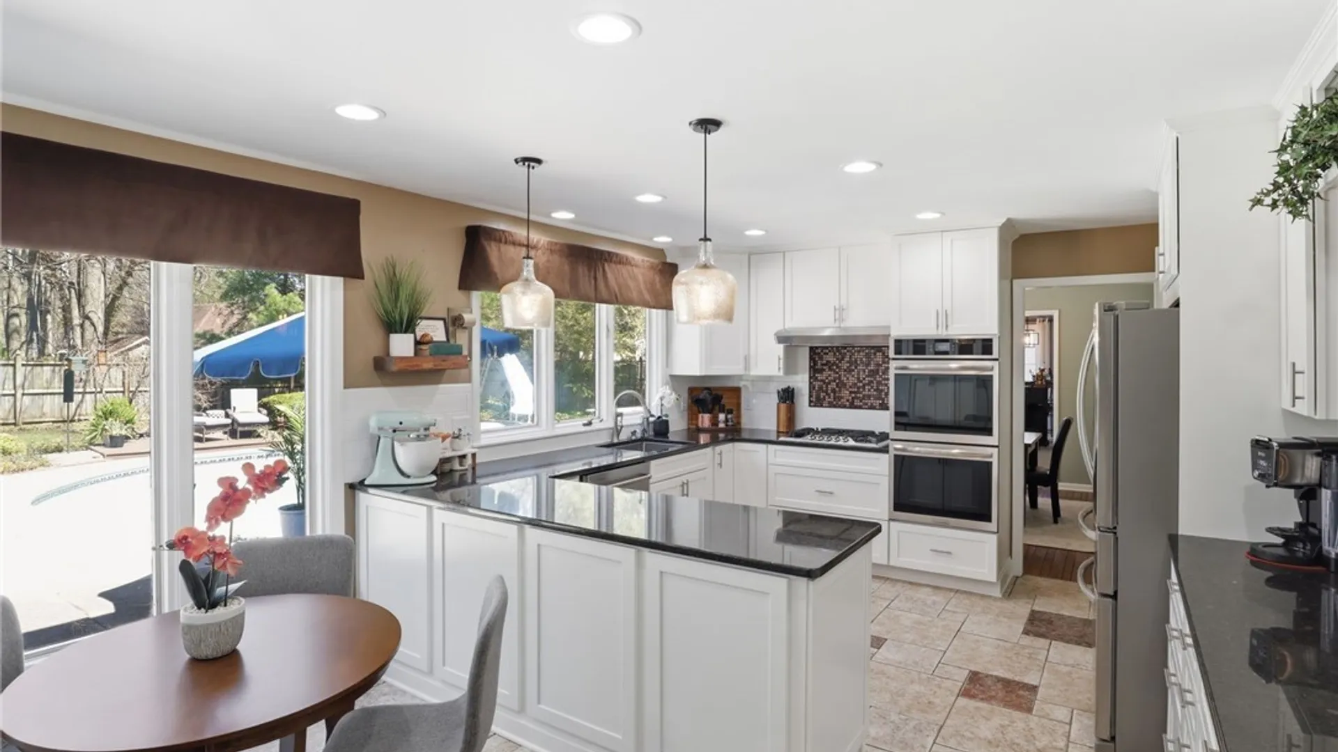 Property at 37 Crown Point Lane, Amherst, NY 14221 7