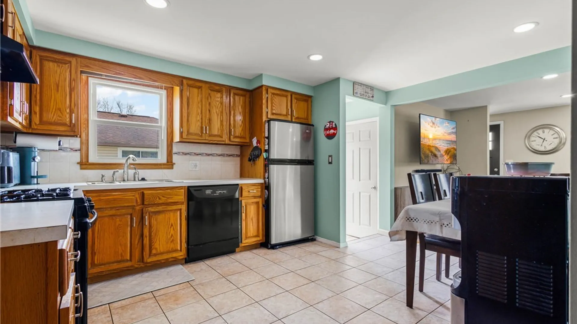 Property at 185 Dean Road, Cheektowaga, NY 14043 4