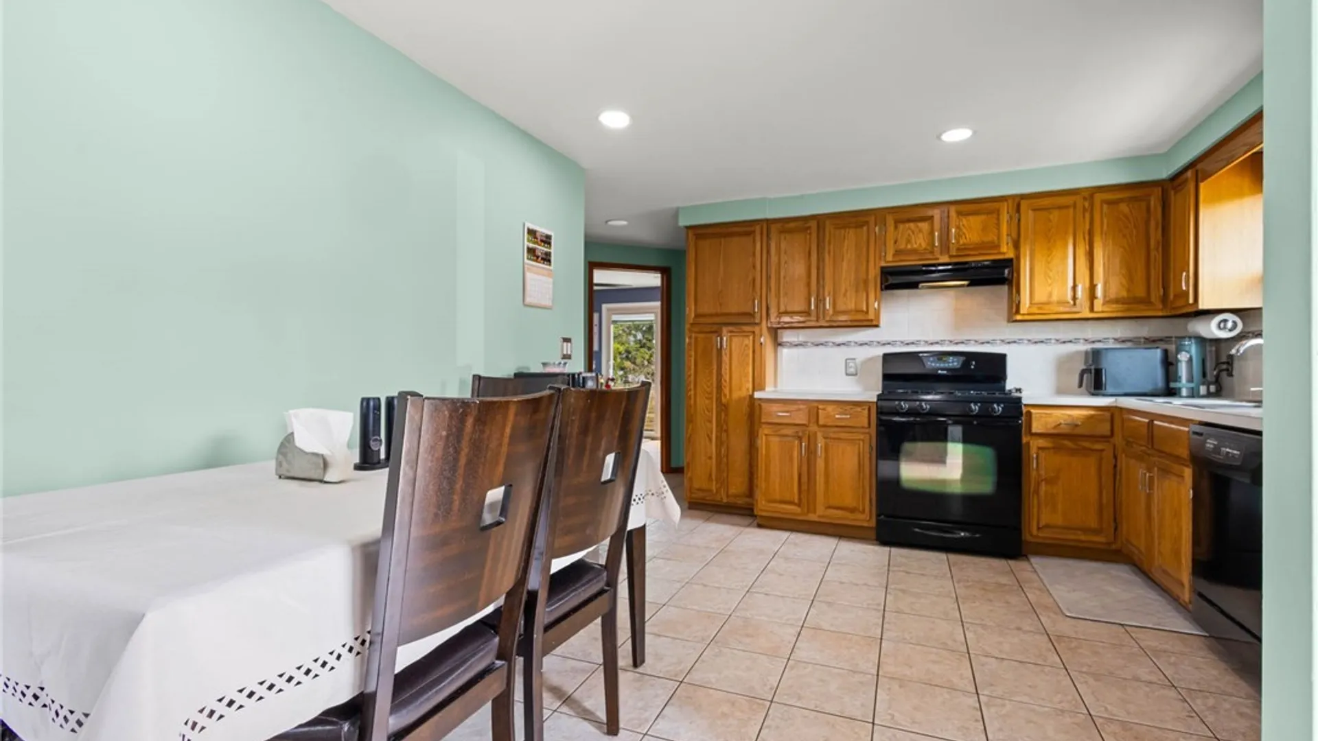 Property at 185 Dean Road, Cheektowaga, NY 14043 6
