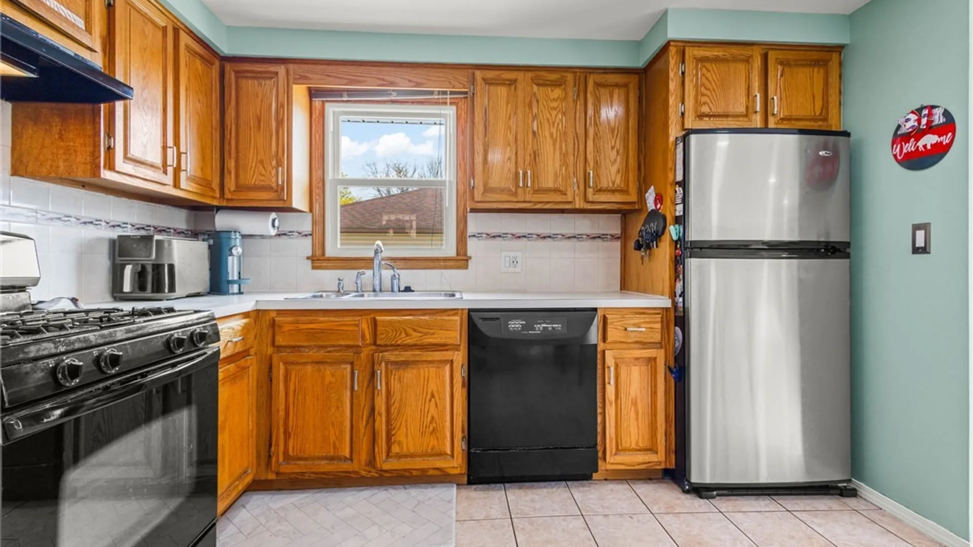 Property at 185 Dean Road, Cheektowaga, NY 14043 7