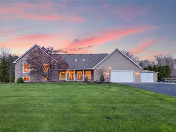 Property at 7 Winding Country Lane, Parma, NY 14559
