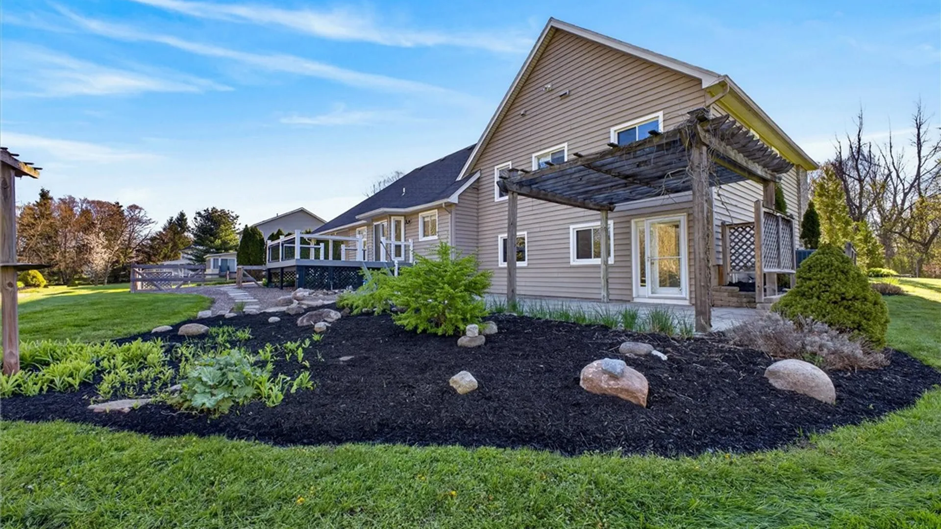 Property at 7 Winding Country Lane, Parma, NY 14559 32