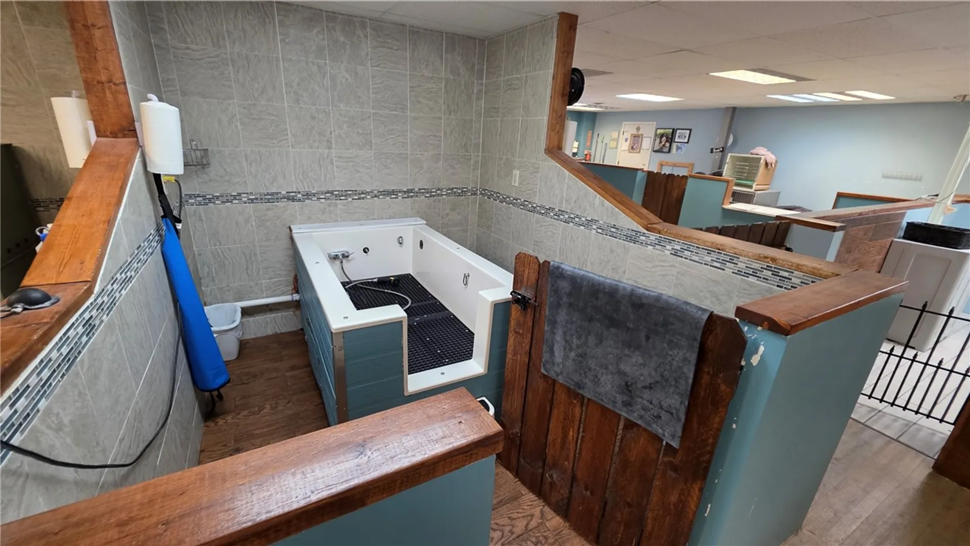 Property at 878 Ridge Rd Road, Irondequoit, NY 14621 14