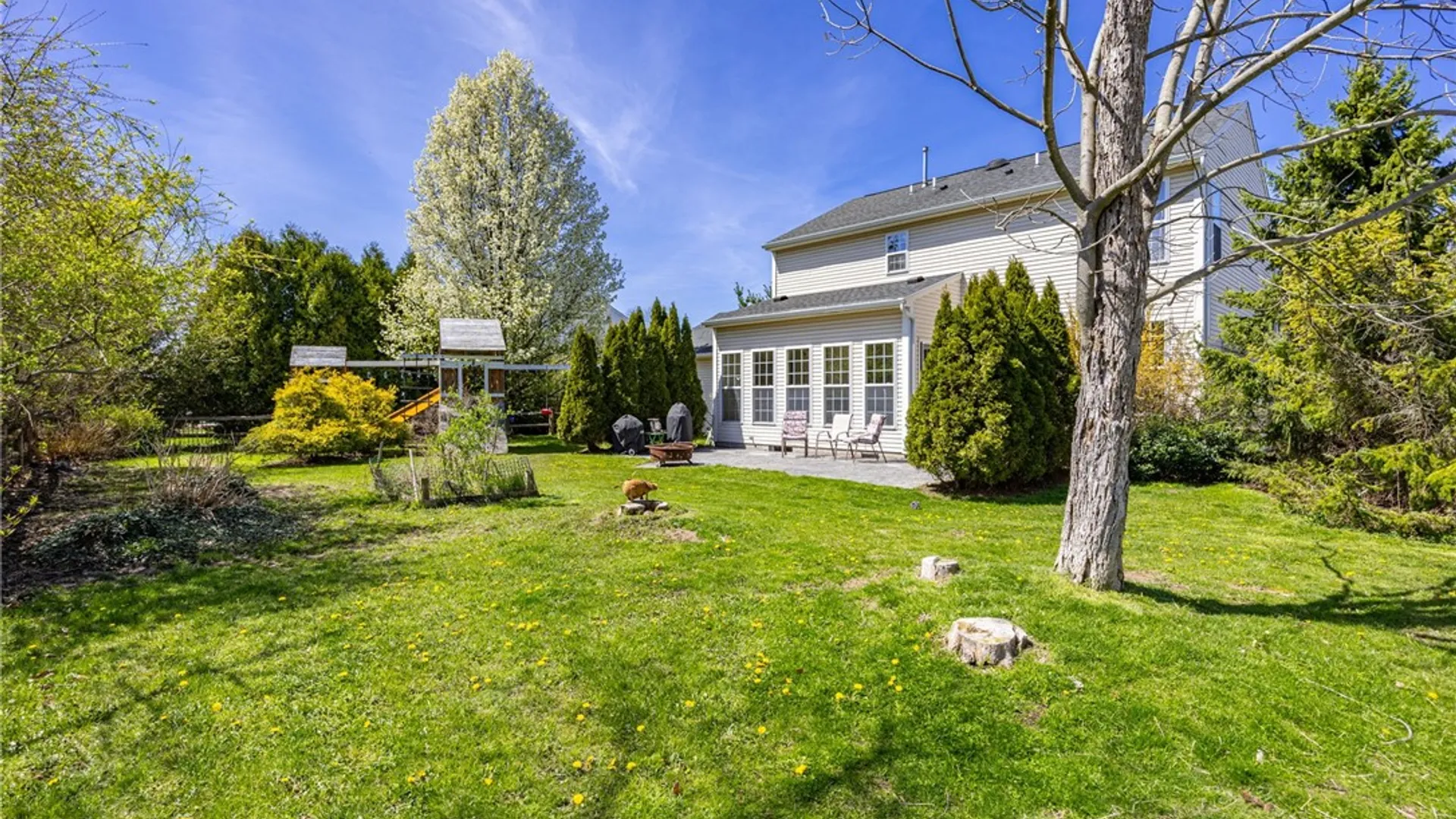 Property at 1303 Surrey Garden Way, Webster, NY 14580 25