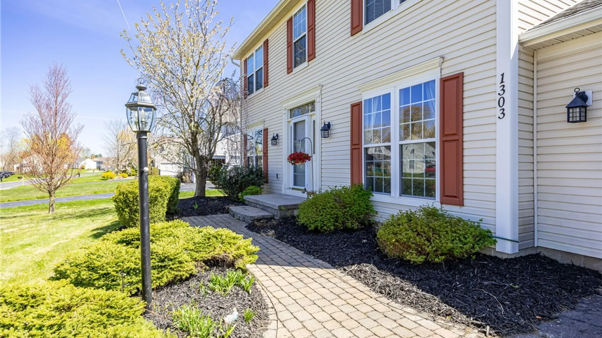 Property at 1303 Surrey Garden Way, Webster, NY 14580 3