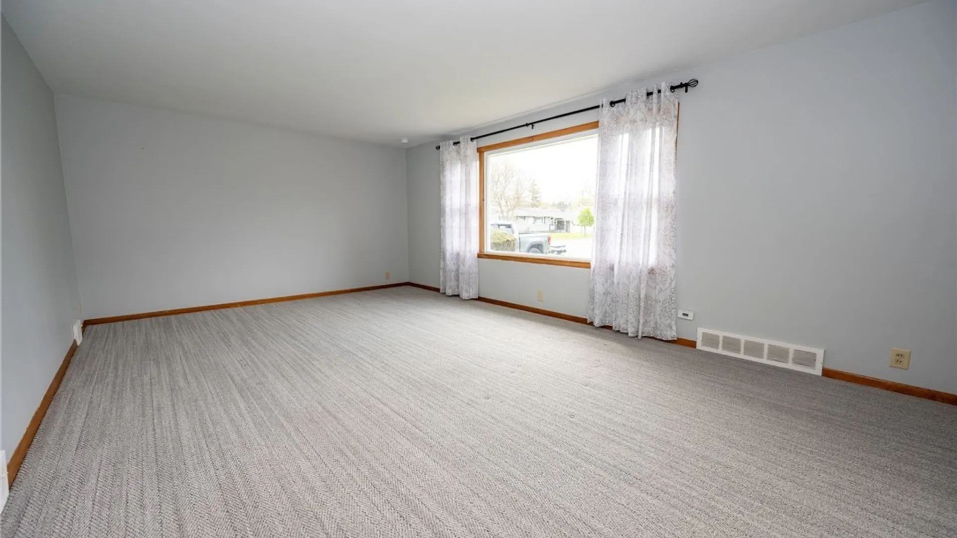 Property at 40 Woodmar Terrace, West Seneca, NY 14224 11