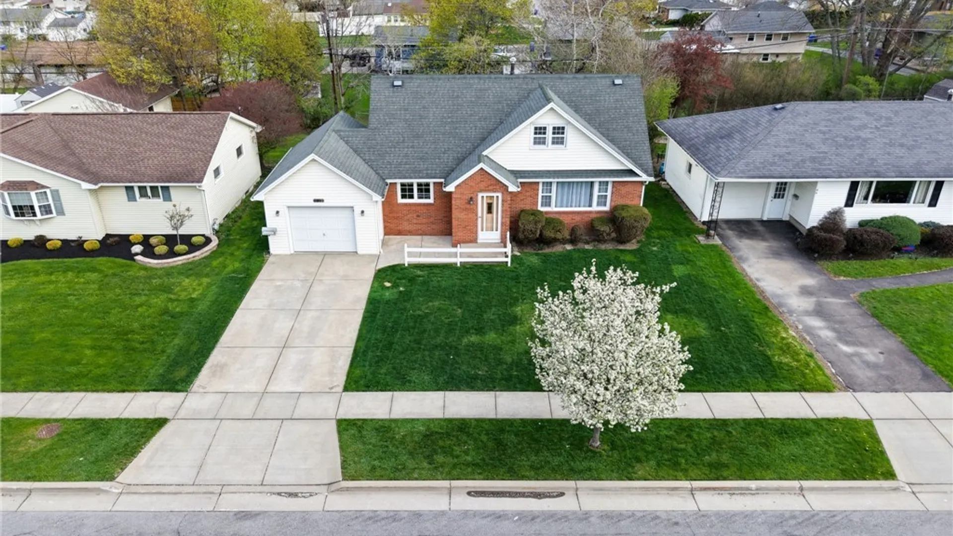 Property at 40 Woodmar Terrace, West Seneca, NY 14224 2