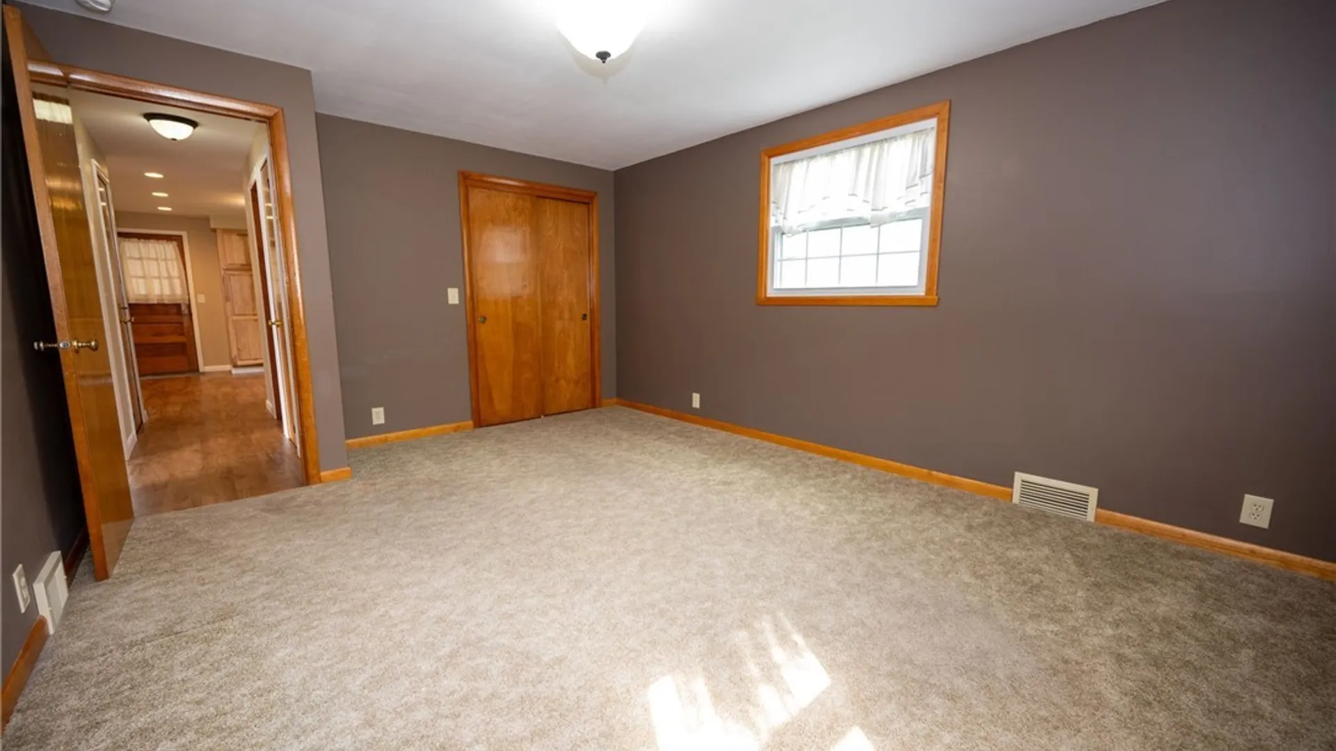 Property at 40 Woodmar Terrace, West Seneca, NY 14224 23