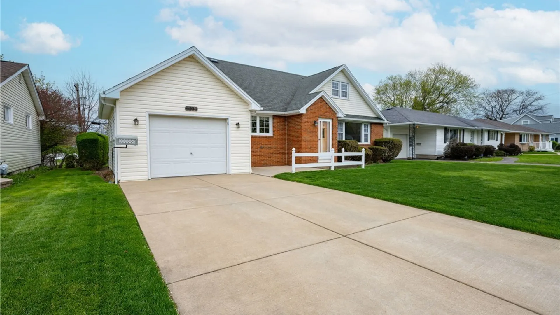 Property at 40 Woodmar Terrace, West Seneca, NY 14224 3