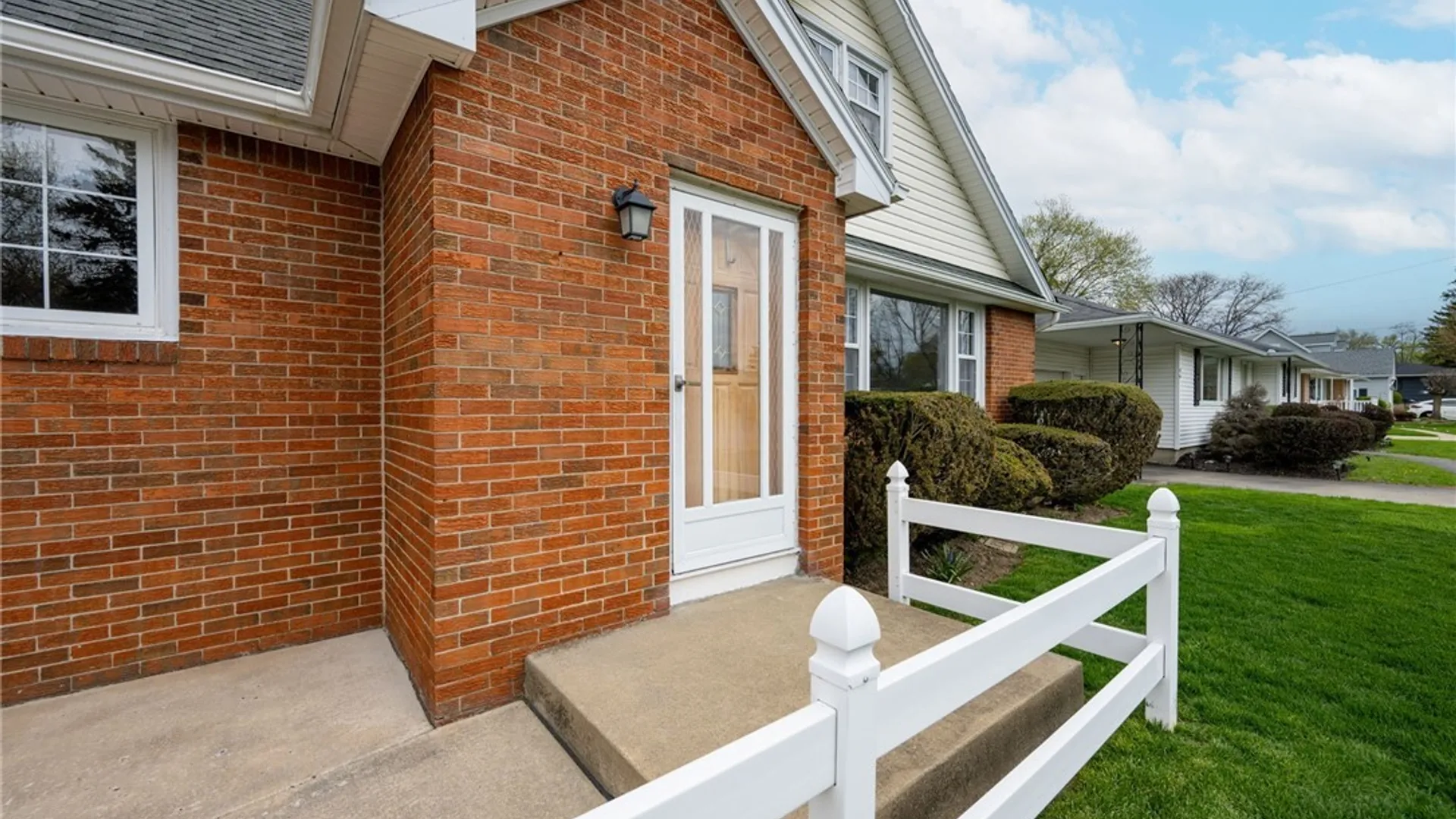 Property at 40 Woodmar Terrace, West Seneca, NY 14224 4
