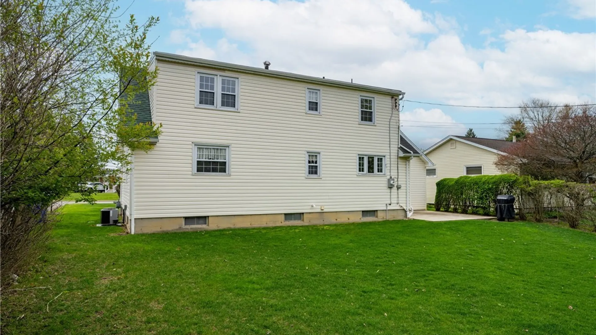 Property at 40 Woodmar Terrace, West Seneca, NY 14224 42