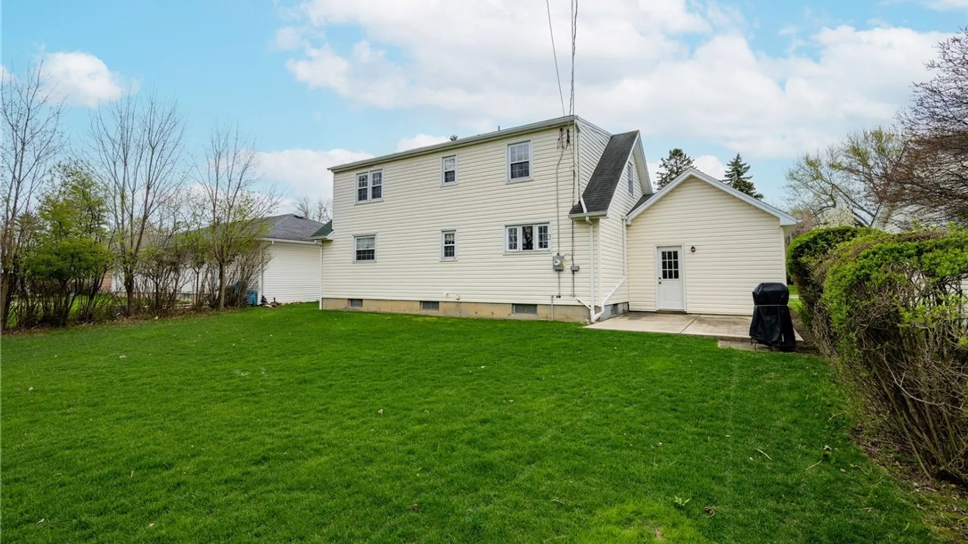 Property at 40 Woodmar Terrace, West Seneca, NY 14224 43