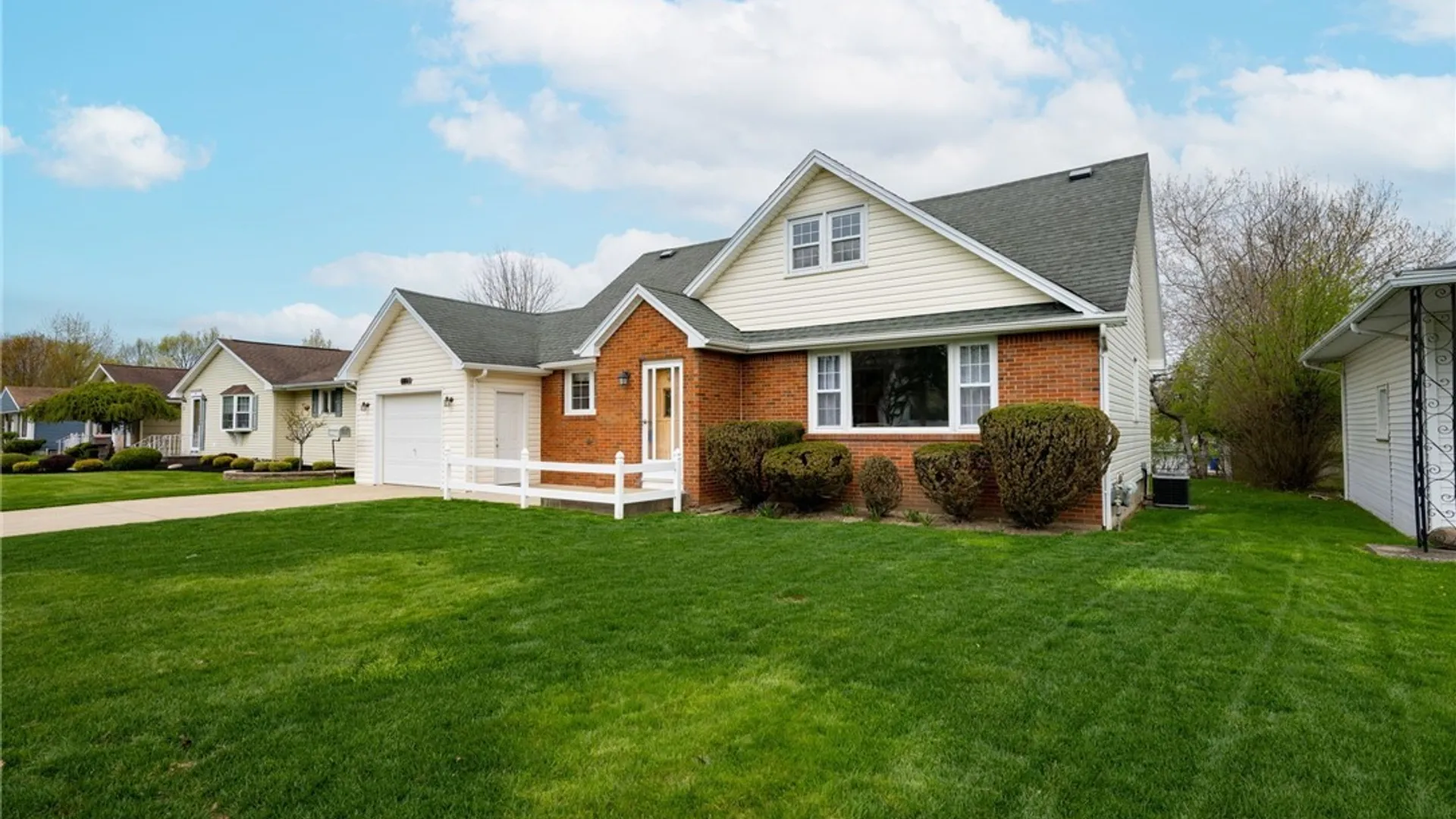 Property at 40 Woodmar Terrace, West Seneca, NY 14224 5