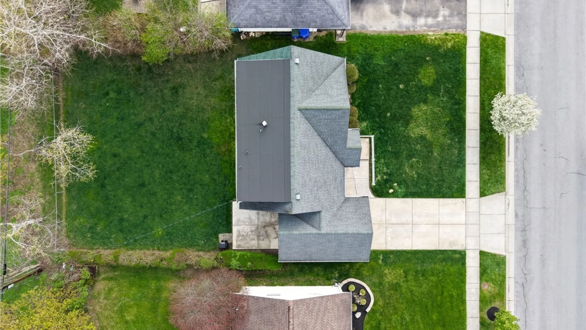 Property at 40 Woodmar Terrace, West Seneca, NY 14224 6