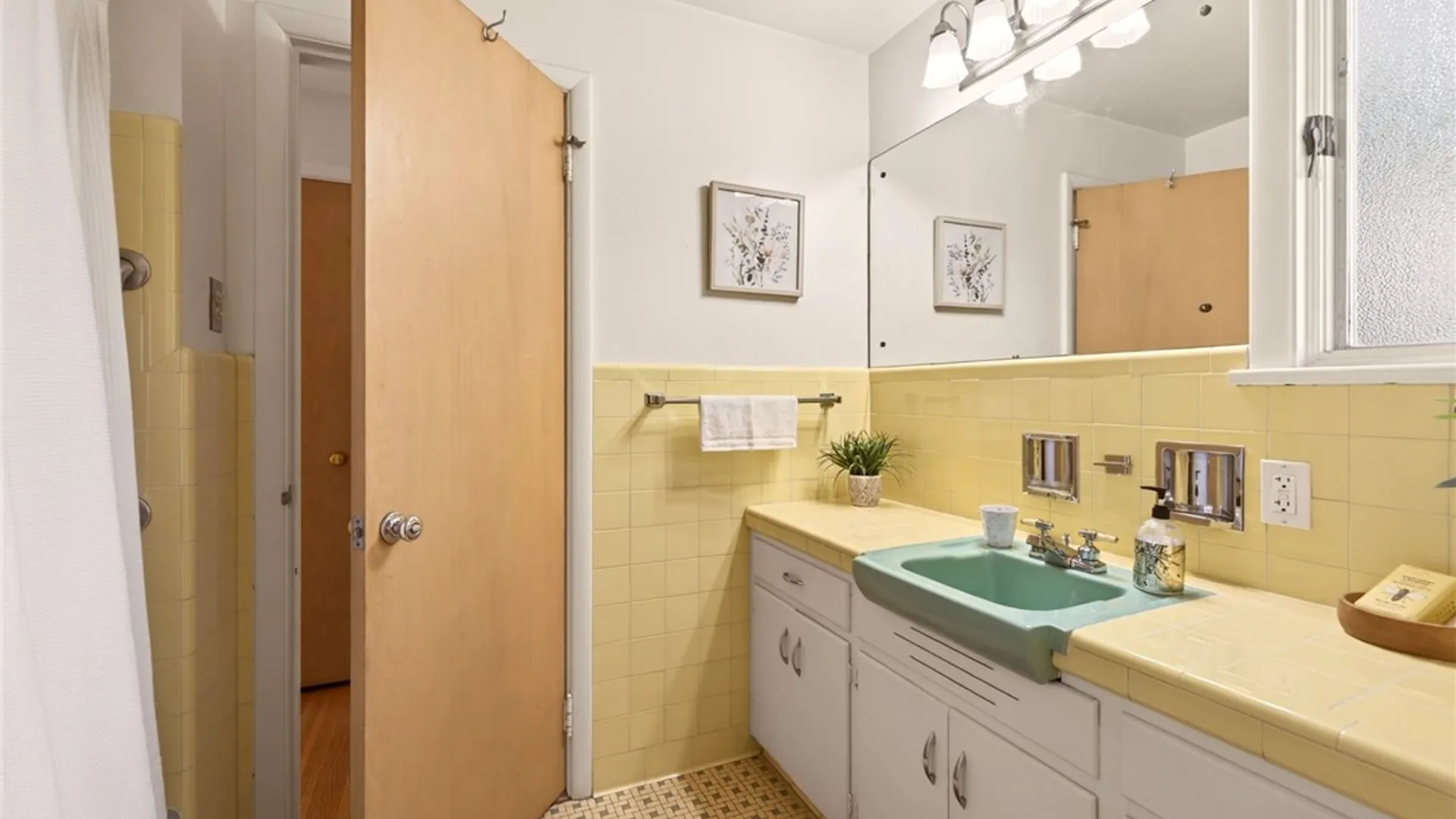 Property at 755 Corwin Rd, Brighton, NY 14610 27