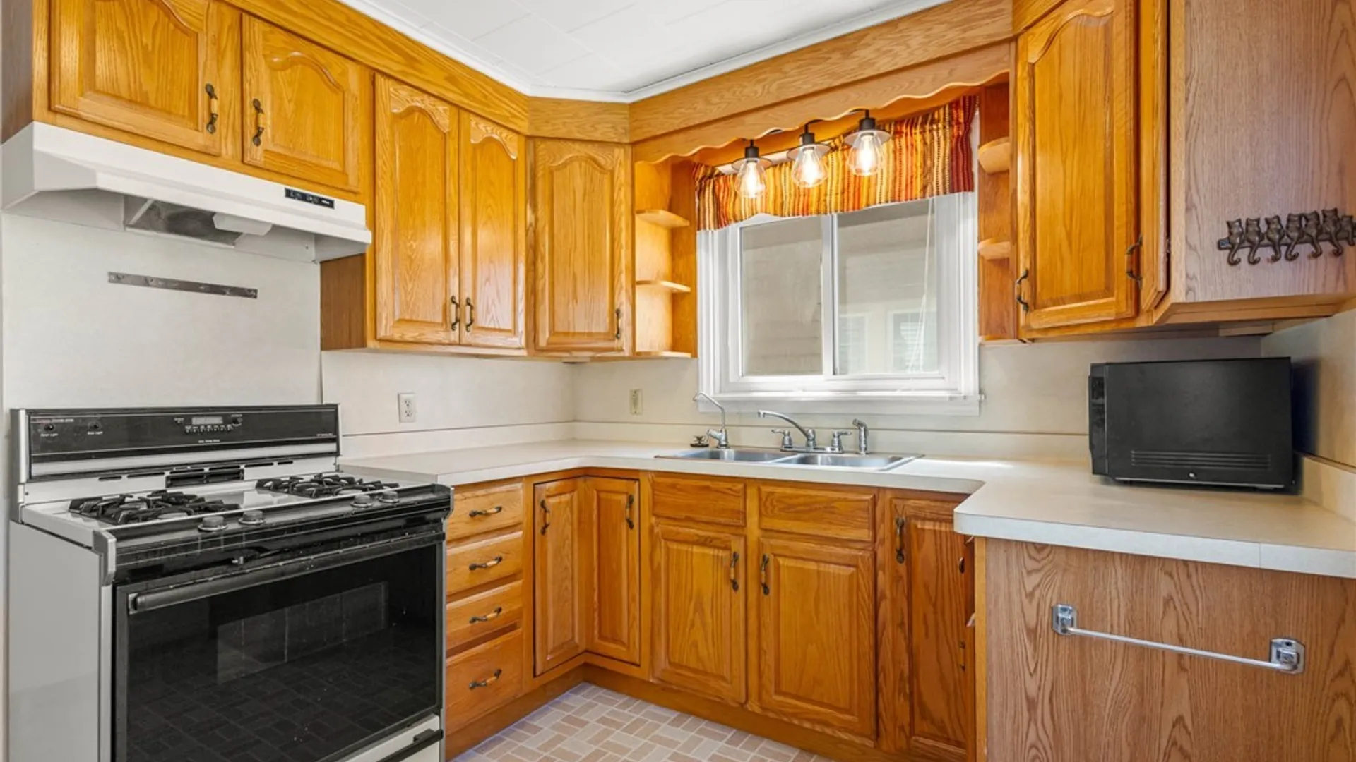 Property at 5 Woodrow Road, Batavia City, NY 14020 10