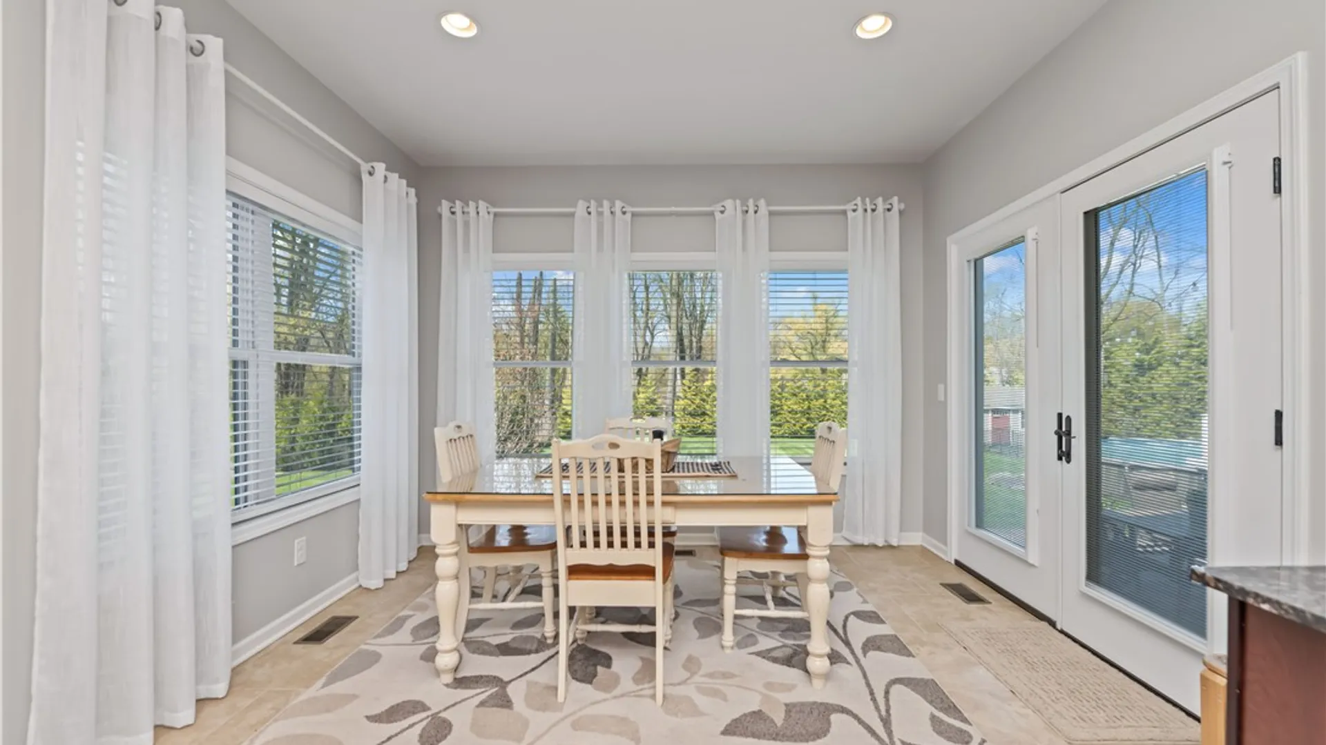 Property at 2 Calebs Trl, Parma, NY 14559 11