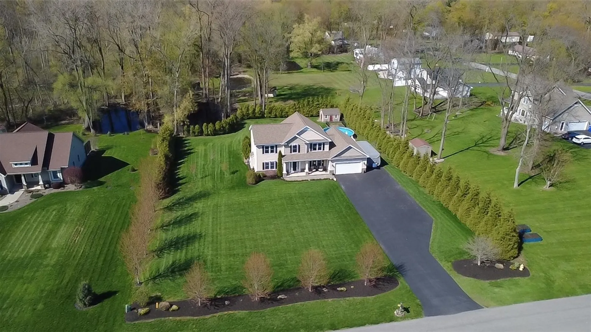 Property at 2 Calebs Trl, Parma, NY 14559 4