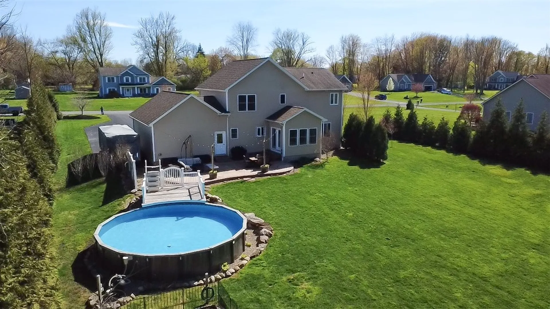 Property at 2 Calebs Trl, Parma, NY 14559 5